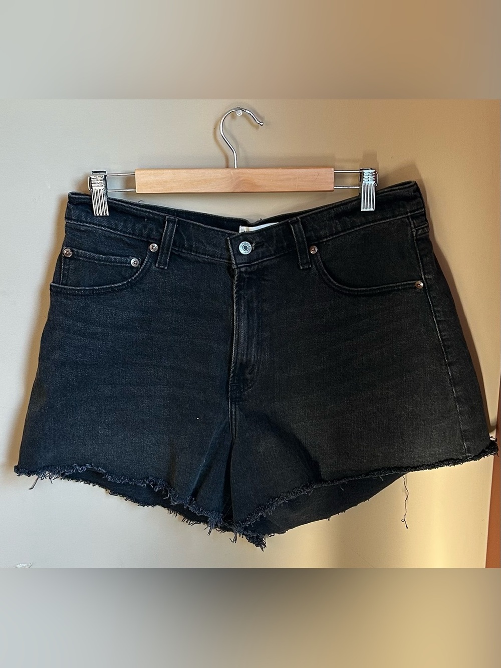 Abercrombie & Fitch Black 90s Relaxed Cutoff High Rise Jean Short